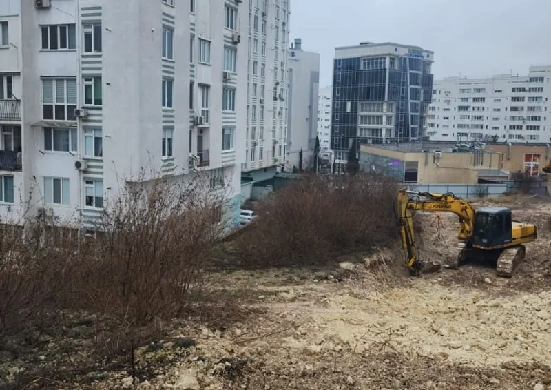 В Севастополе разрушается ещё одна подпорная стена