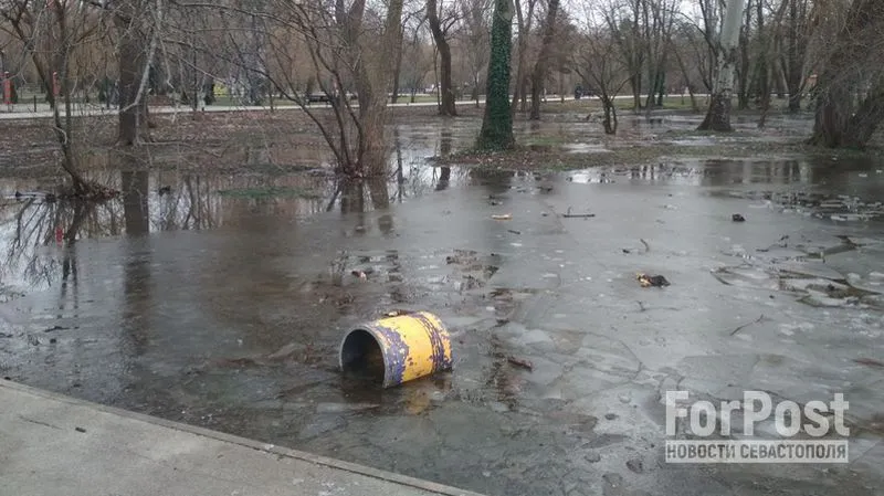 Новый «водоём» в главном парке столицы Крыма встревожил жителей
