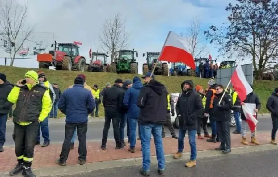 Польские фермеры заявили о полной блокировке границы с Украиной 9 февраля