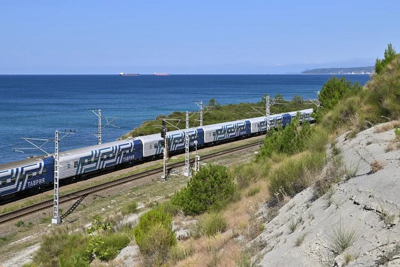 Поездам из Крыма в Сочи частично вернули железную дорогу