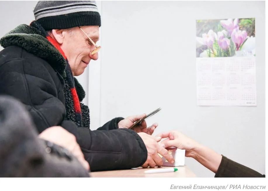 С 1 апреля в России увеличат социальные пенсии