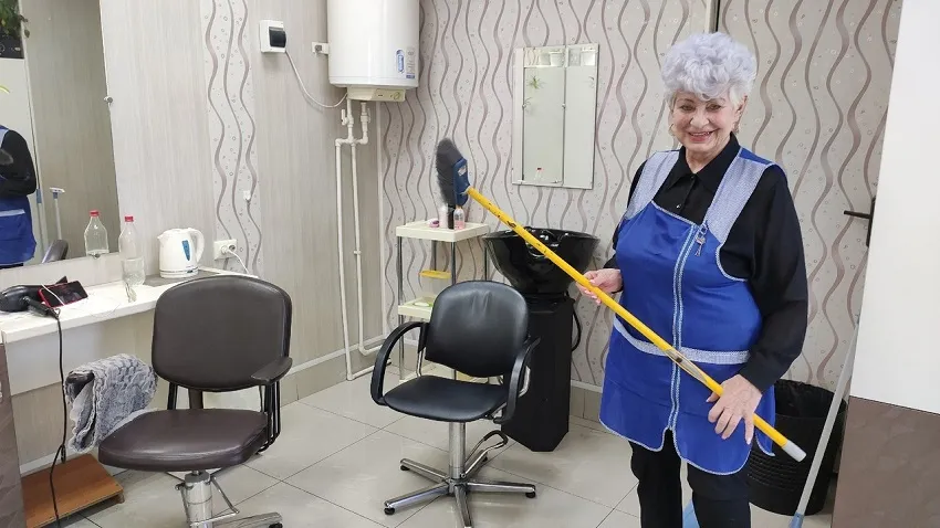 Жительница Севастополя шваброй остановила хулигана в парикмахерской