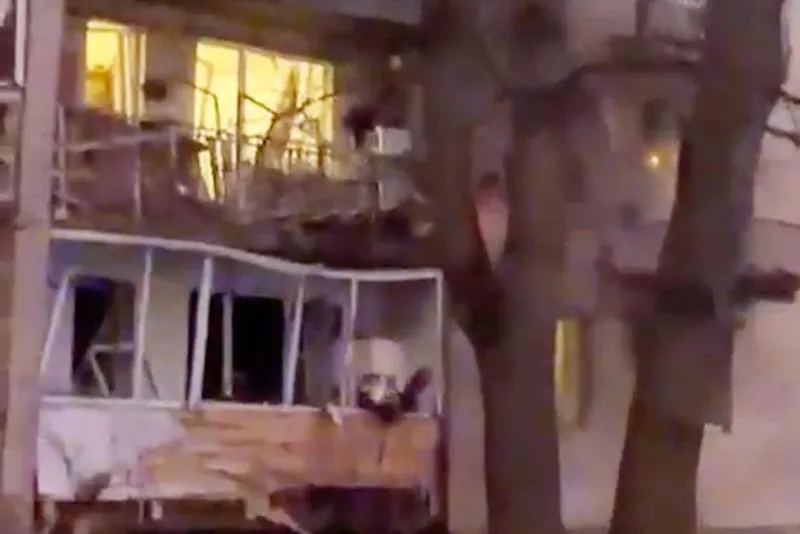 Беспилотник врезался в жилой дом в Санкт-Петербурге