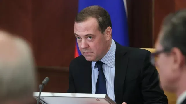 Германия готовится к войне с Россией, заявил Медведев