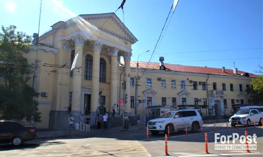 Министру здравоохранения неслучайно показали центральную поликлинику Севастополя 