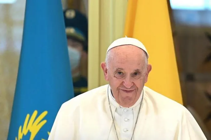 Папа Римский полагает, что Киев должен иметь смелость поднять белый флаг