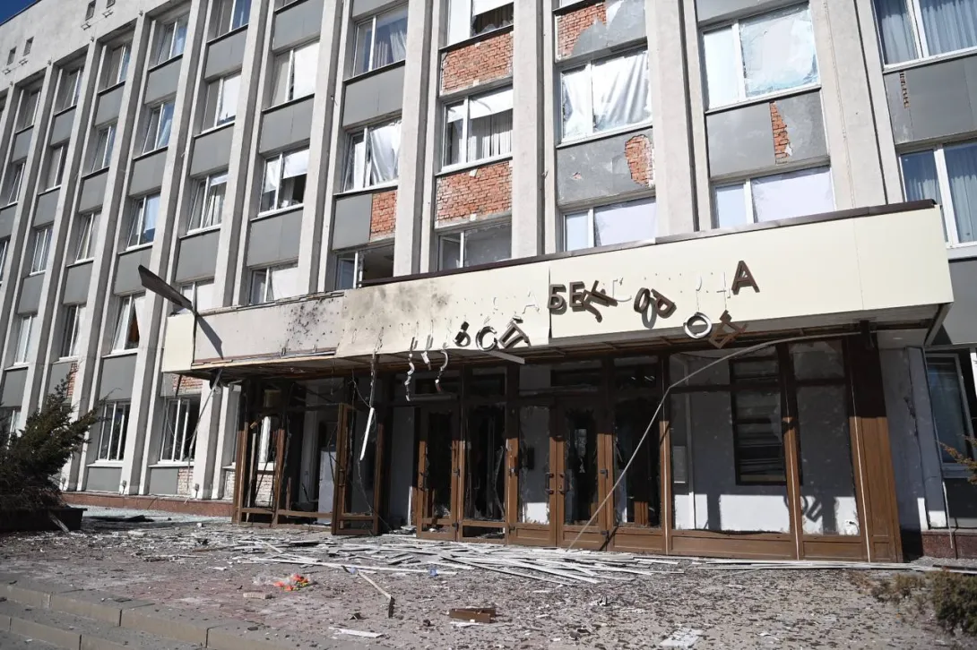 Беспилотник атаковал здание администрации Белгорода