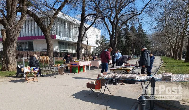 «Блошиный рынок» или слёт коллекционеров: как в Крыму приобрести артефакты