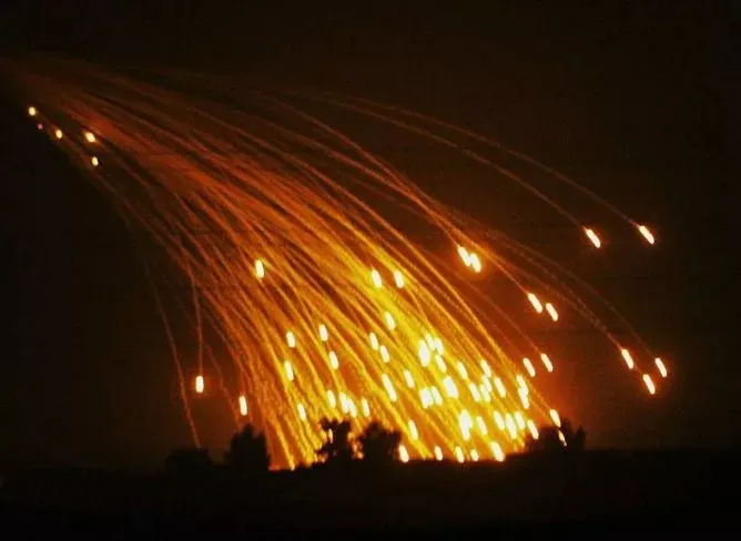 Боец ВС РФ заявил о массовом применении ВСУ в боях на Запорожье фосфорных снарядов