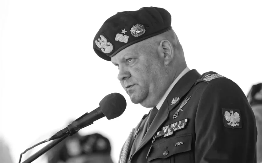 Внезапная смерть польского генерала Адама Марчака совпала по времени с российским ракетным ударом