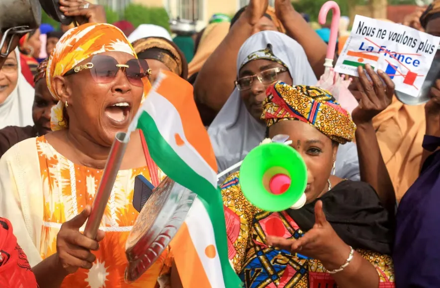 Как Нигер заставляет страны Запада позориться