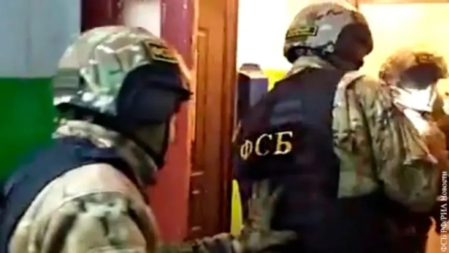 Спецназ ФСБ заблокировал террористов в жилых кварталах Махачкалы и Каспийска 