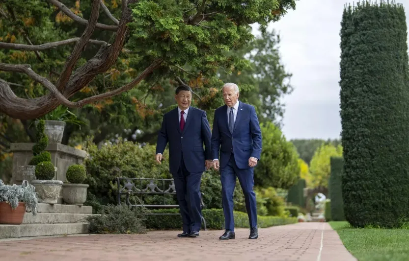 Лидеры Китая и США Си Цзиньпин и Джо Байден