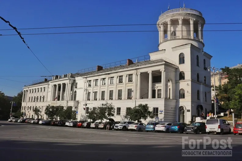 Тема строительства нового здания в центре Севастополя приобретает всё больший резонанс.