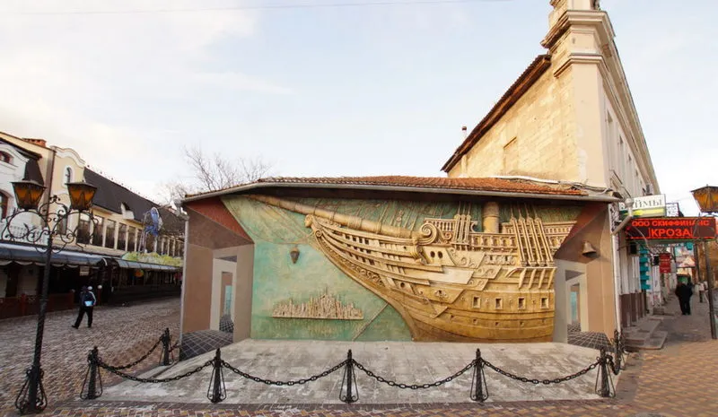 Знаменитый музей-корабль в Феодосии «дал течь».