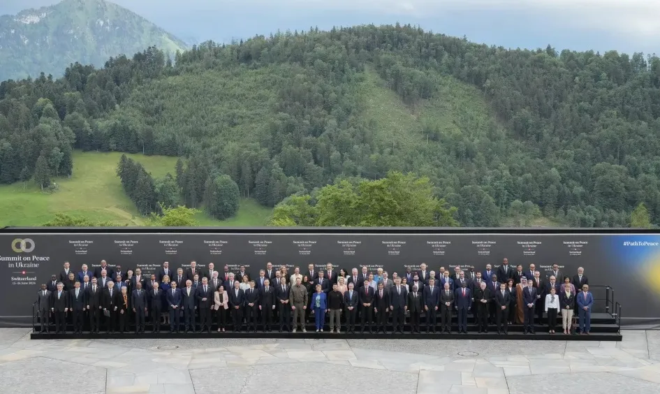 Общее фото участников конференции по Украине в Швейцарии