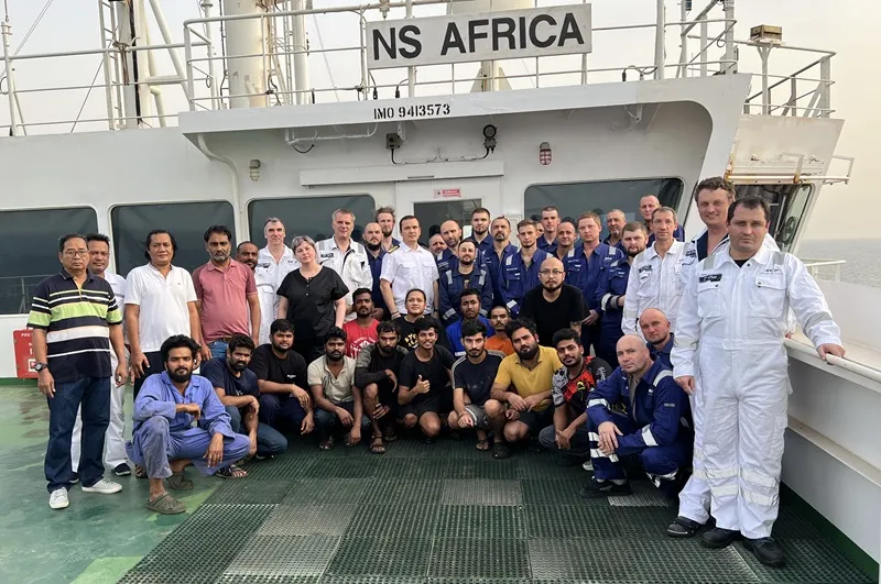 Экипаж «НС Африка» и спасённые моряки