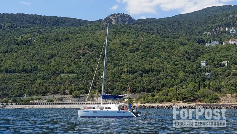 Гора Крестовая возвышается над Южным берегом Крыма. 