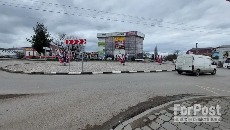 Транспортное кольцо вблизи вокзала Бахчисарая засыпано щебёнкой навсегда.