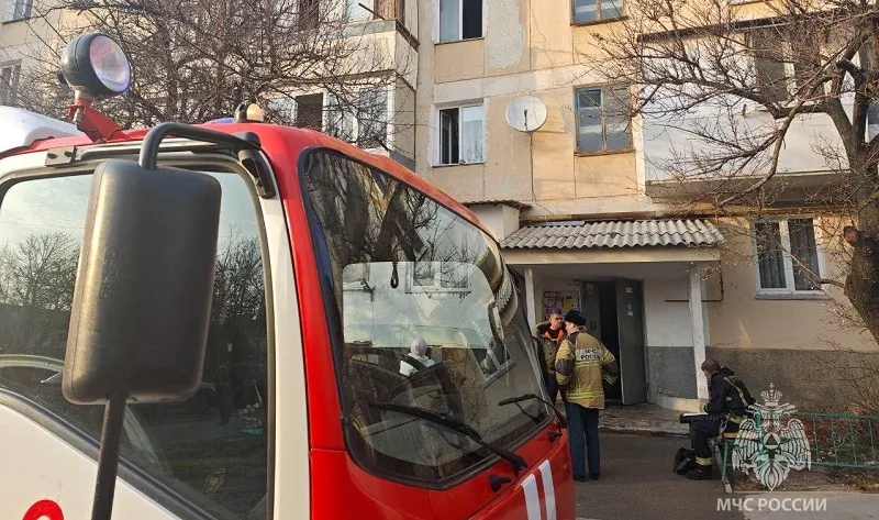 Пожар начался в квартире на третьем этаже.