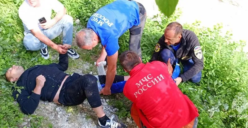 Несколько человек пришлось госпитализировать из-за полученных травм.