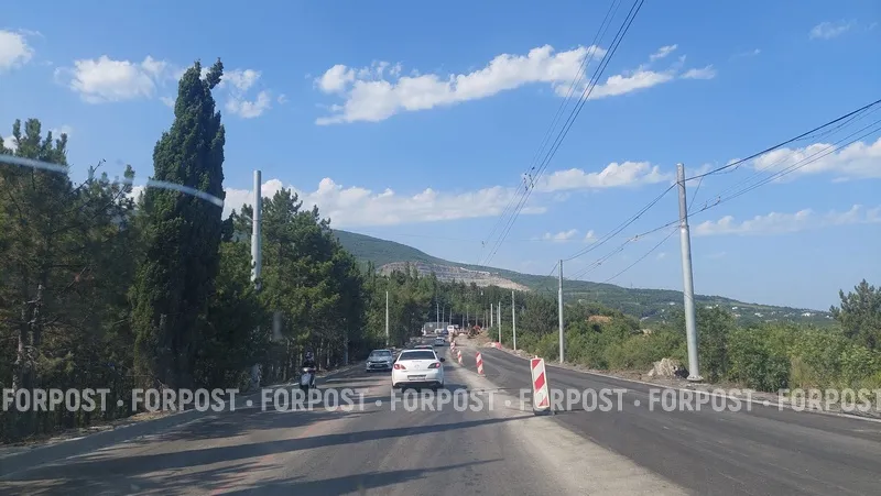 Реконструкция дороги на Южном берегу Крыма продолжается.