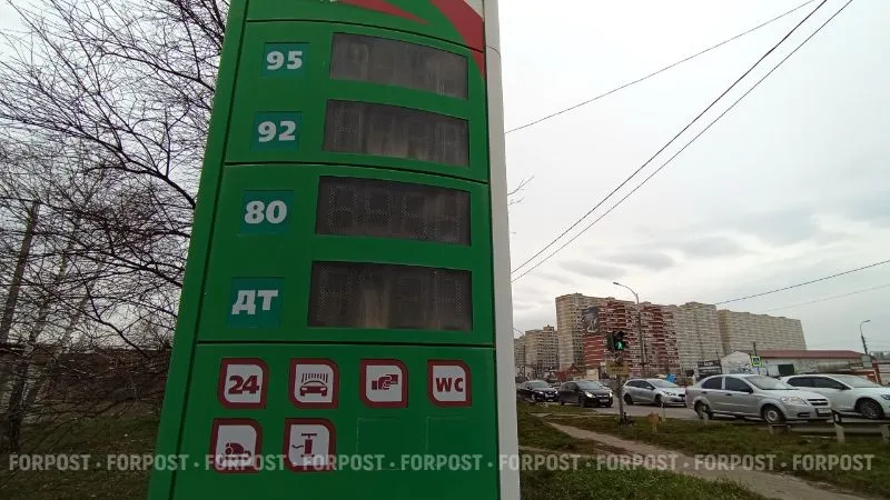 В крымском дефиците бензина уже обвинили погоду, заводы и автомобили. 