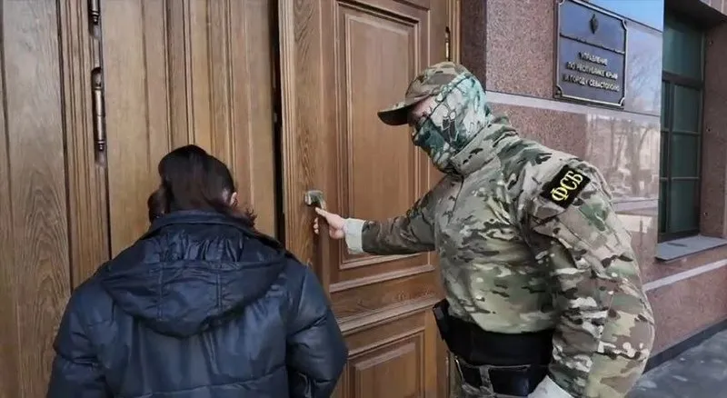 Жительница Крыма призналась в пособничестве ВСУ, когда её доставили на допрос.