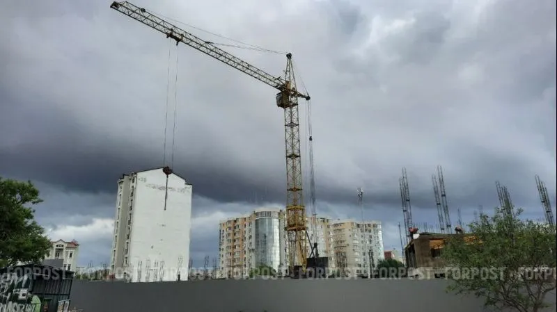 В Крыму рабочие на стройку требуются практически круглый год. 