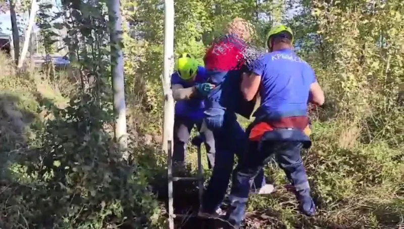 Упавший в колодец крымчанин от медицинской помощи отказался.