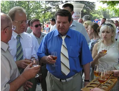 Глава Севастополя обещает наказать "политических киллеров", пытающихся снять его с должности (Украина)