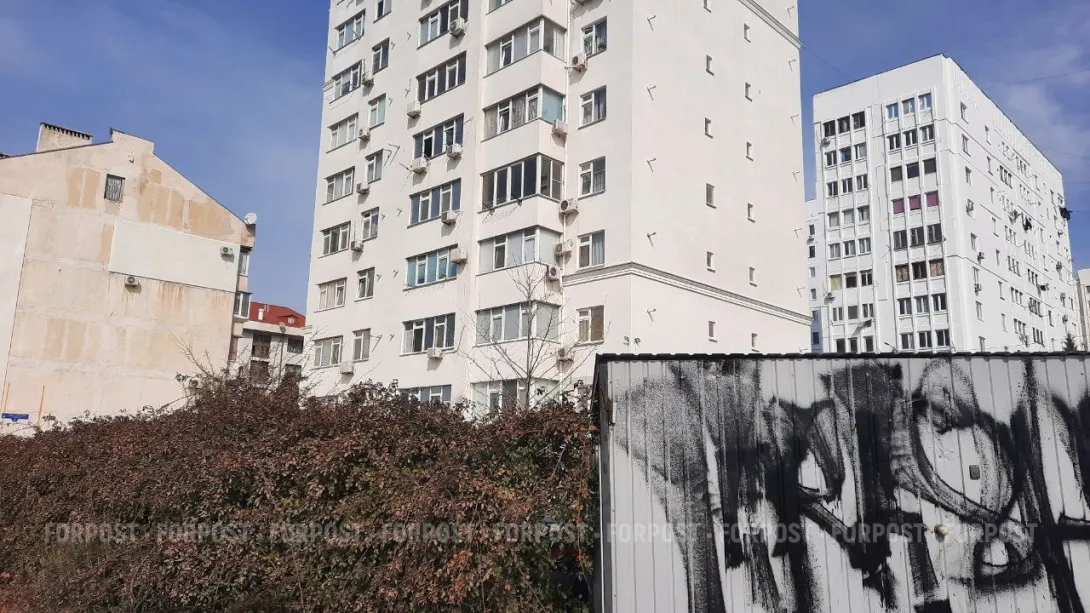 Псевдопатриоты Украины рассказали о любви к стране на заборе Севастополя