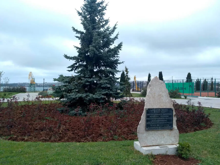 Памятник адмиралу Лазареву в Севастополе будет виден с Графской пристани