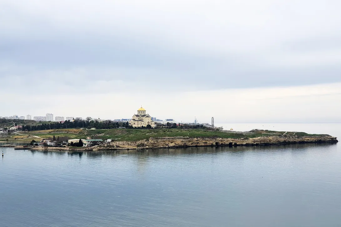 В Севастополе можно согреваться в морской воде