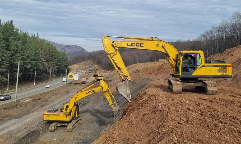 Будущее полотно дороги расчищено от возможных взрывоопасных предметов.