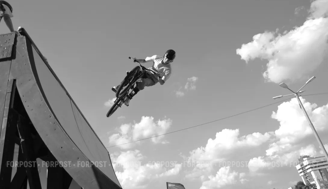 Севастопольцы требуют премию Дарвина сбившему автомобиль велосипедисту