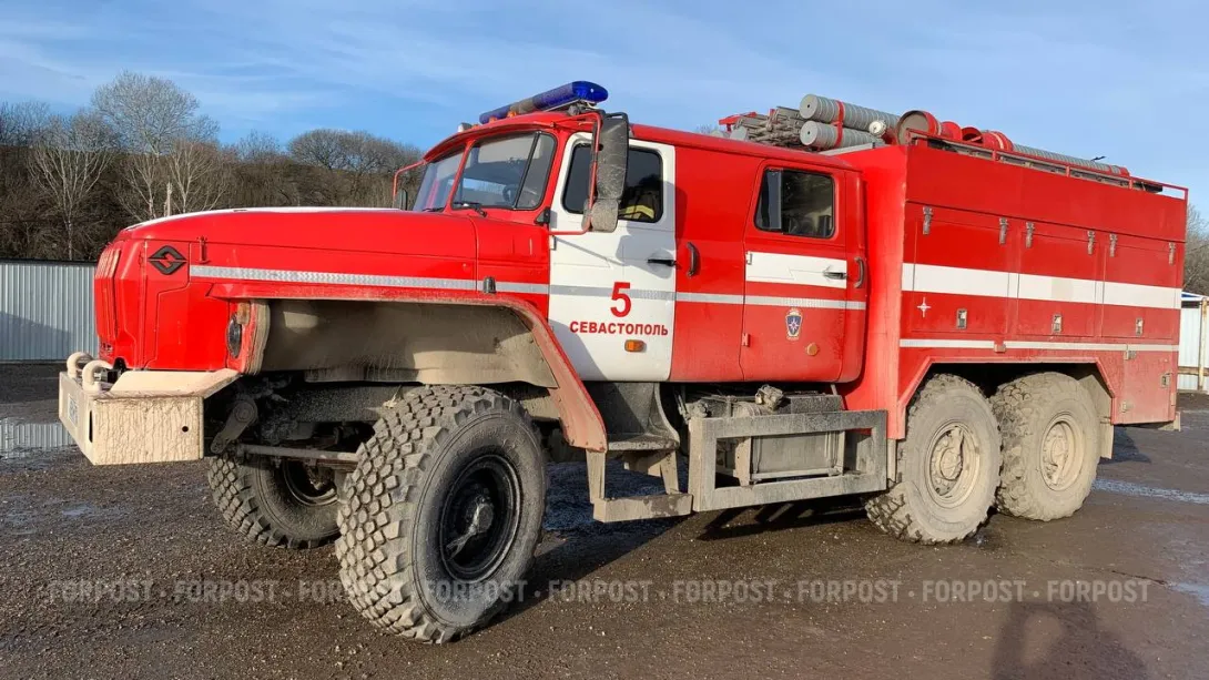 В Севастополе водитель не пропустил пожарных на встречной полосе