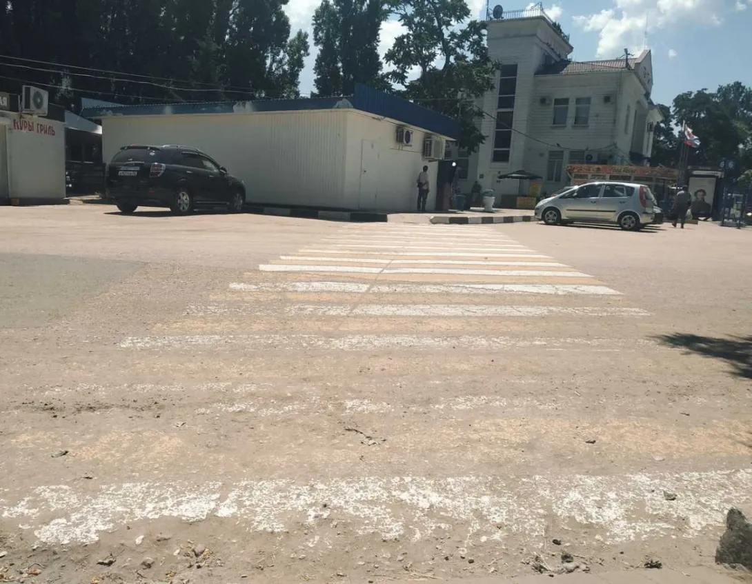 Севастопольский вокзал встречает гостей грязью и пылью