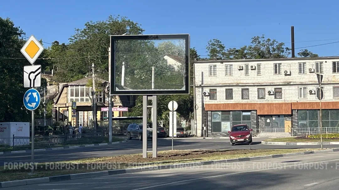 В Севастополе появились охотники за щитами с агитацией