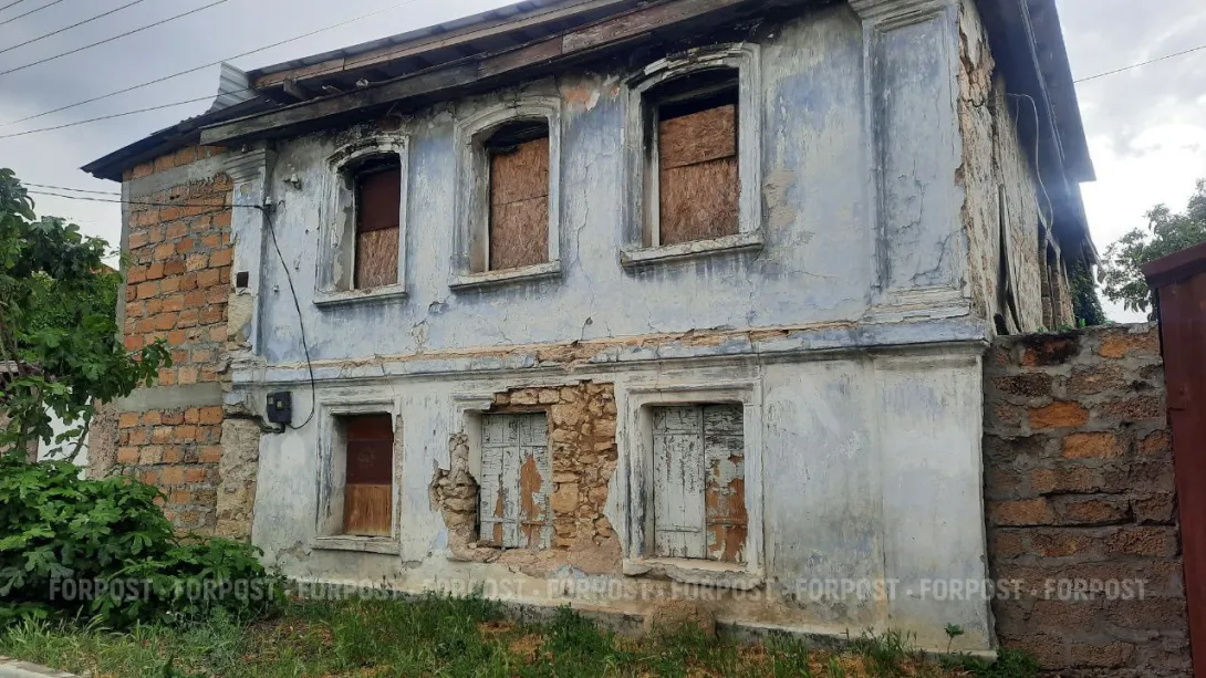 Чиновников Севастополя обязали расселить жителей аварийных домов