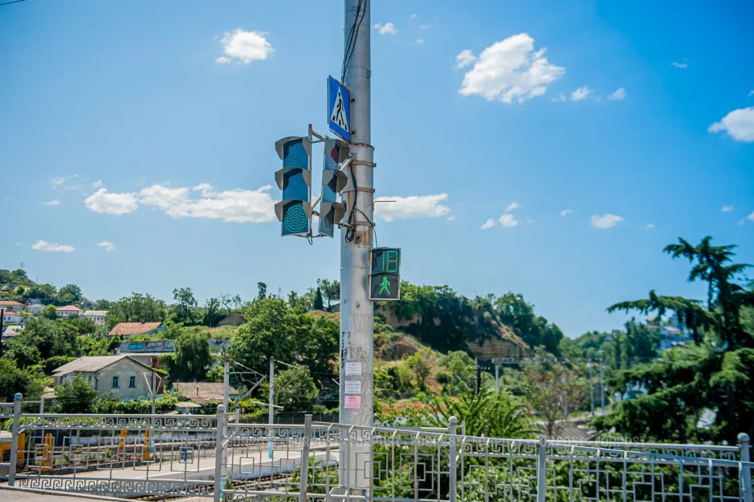 Светофор провоцирует водителей Севастополя на нарушение правил