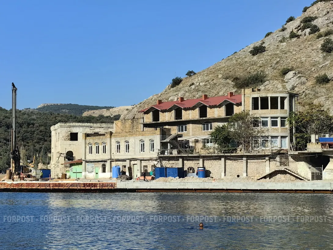 Монументальное нечто в Балаклаве