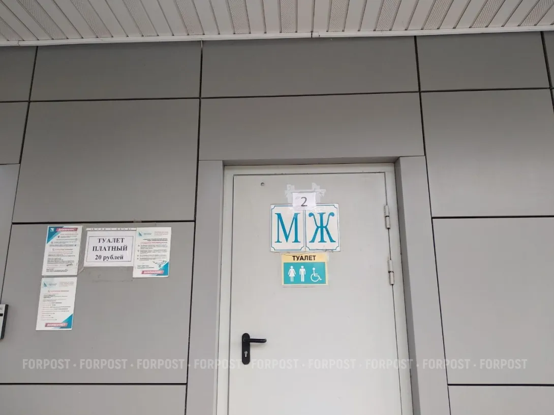 Губернатор заглянул в общественные туалеты Севастополя