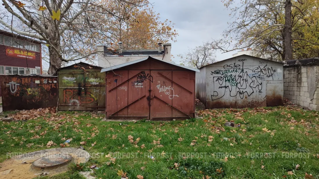 В Севастополе у инвалида отобрали гараж и заставляют за него платить