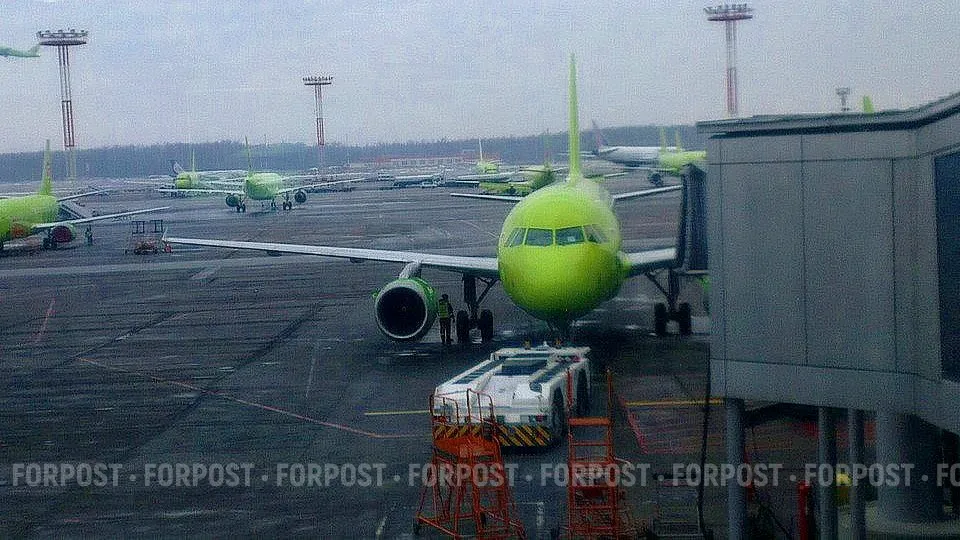 Дипломатам удалось убедить россиян покинуть внепланово севший самолёт