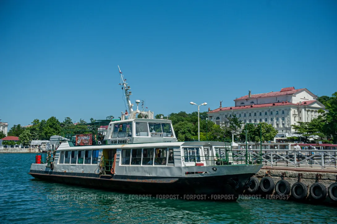 В Севастополе полностью остановлены катера и паромы