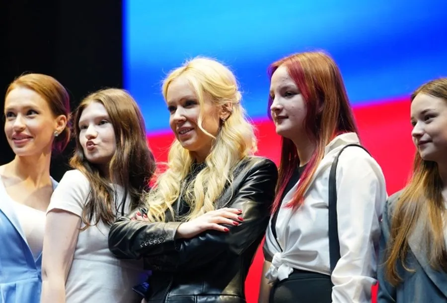 Блокировка Roblox привела к эмиграционным настроениям детей?