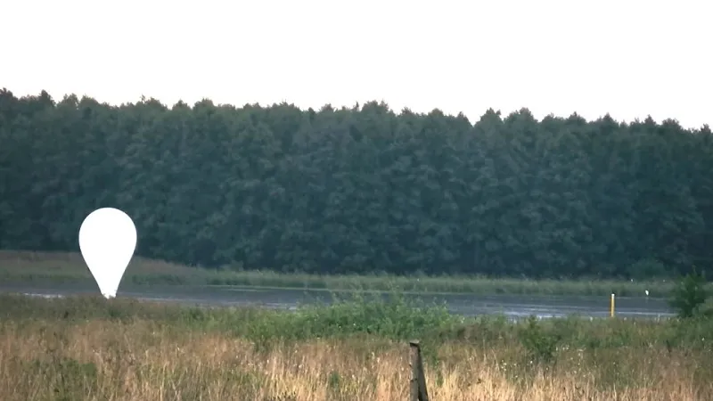 Власти Литвы могут начать отбирать деньги у белорусов из-за воздушных шаров