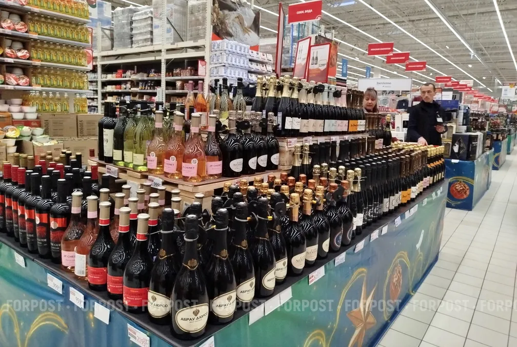 «Винный гид» назвал лучшие игристые вина к Новому году