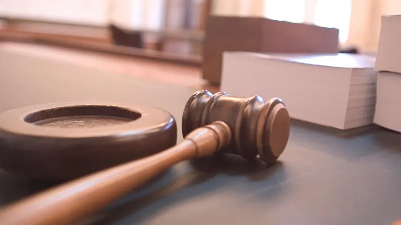 Украинец требует полтриллиона рублей за невозможность покинуть страну